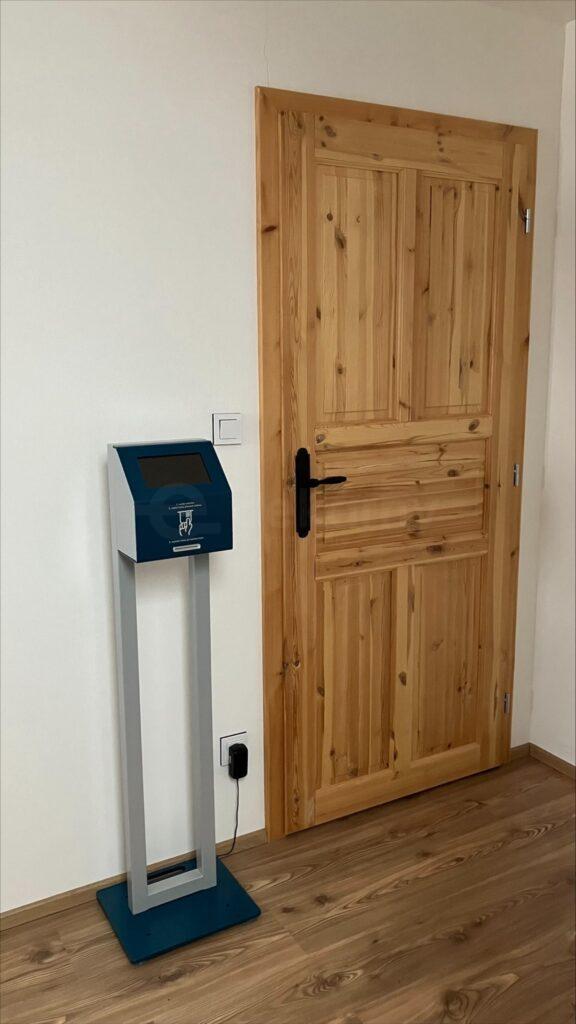 Pořadový systém displej na stojanu