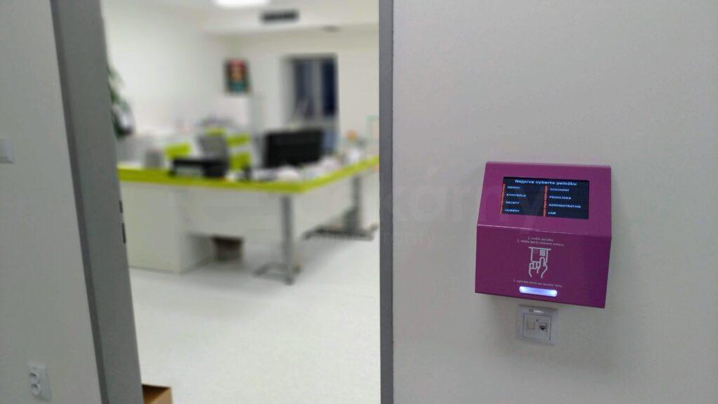 pořadový systém displej v čekárně