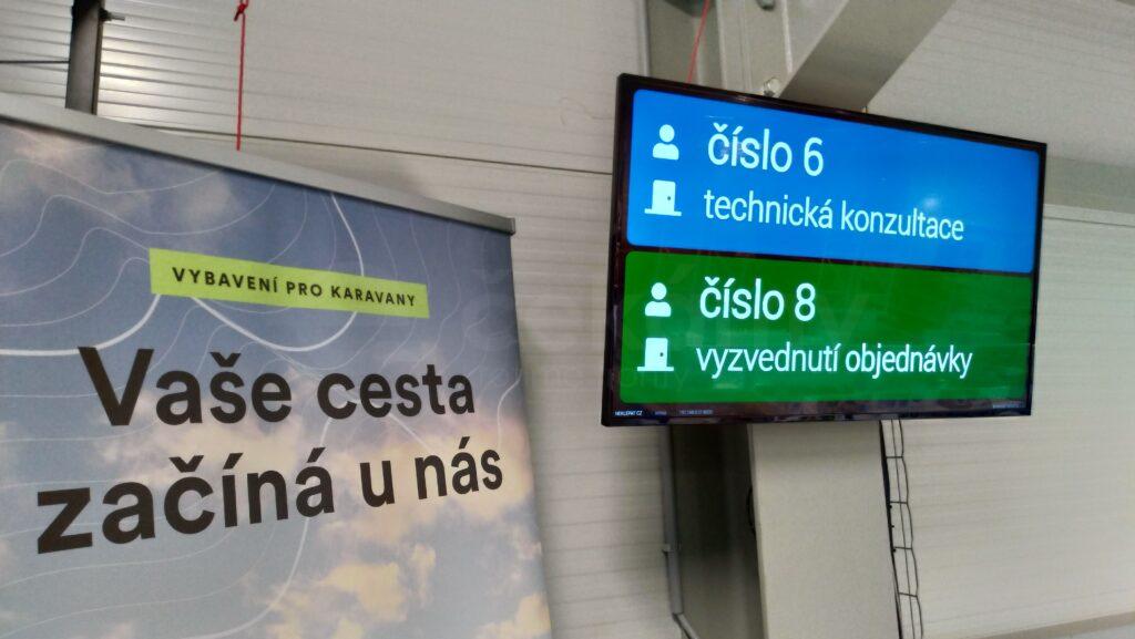 Vyvolávací systém s obrazovkou pro úřady a klienty