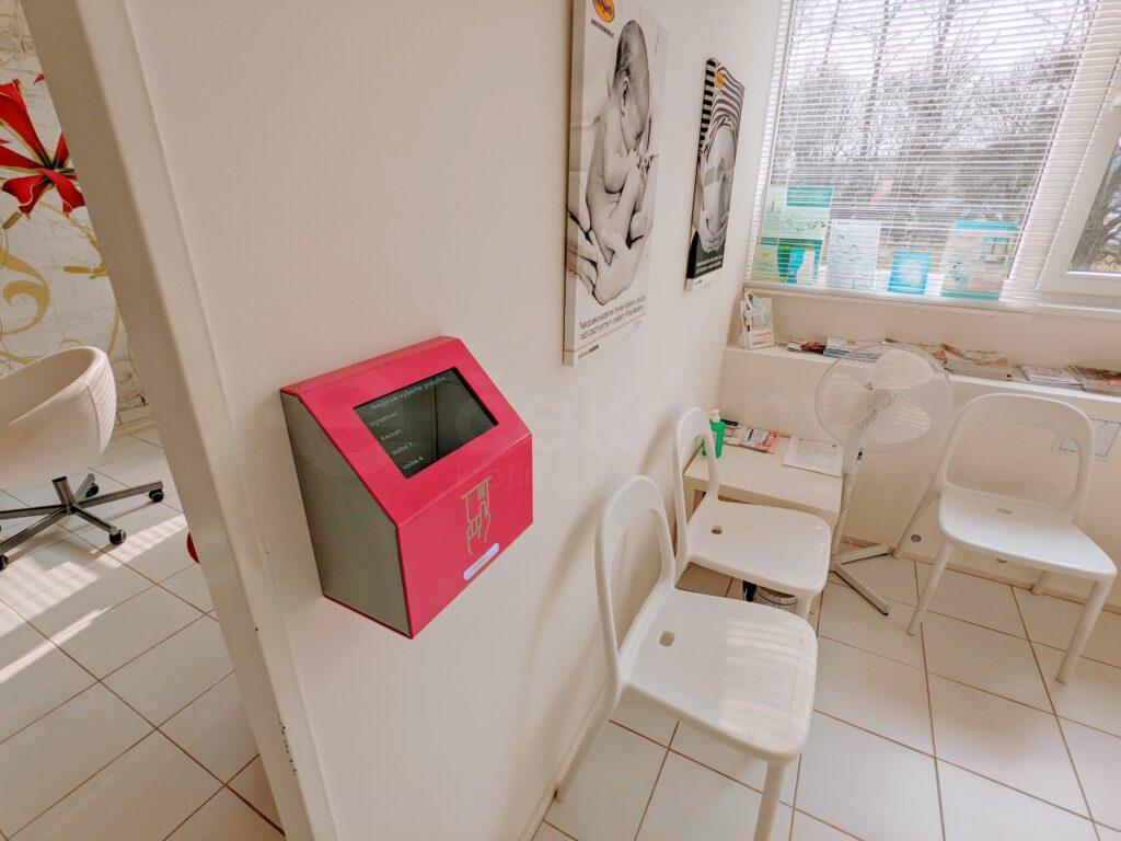 pořadový systém displej v čekárně